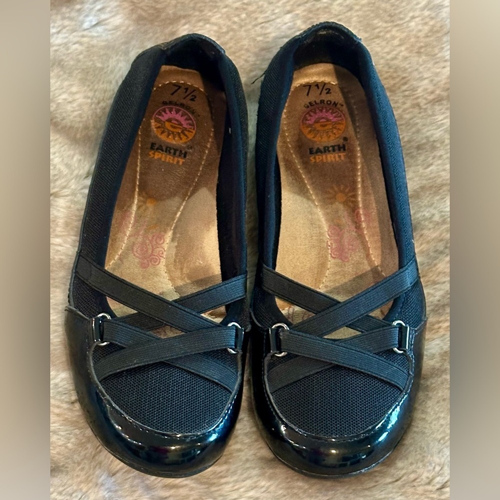 Earth Spirit Women's Black Loafers with Patent Trim​​
